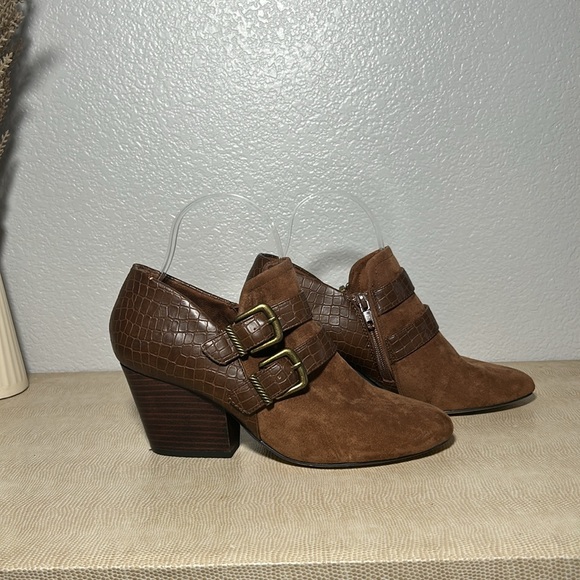 Bella Vita Thea Ankle Boots - Picture 8 of 14